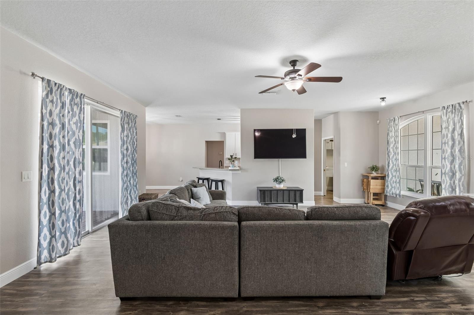 RIVERCHASE - Residential