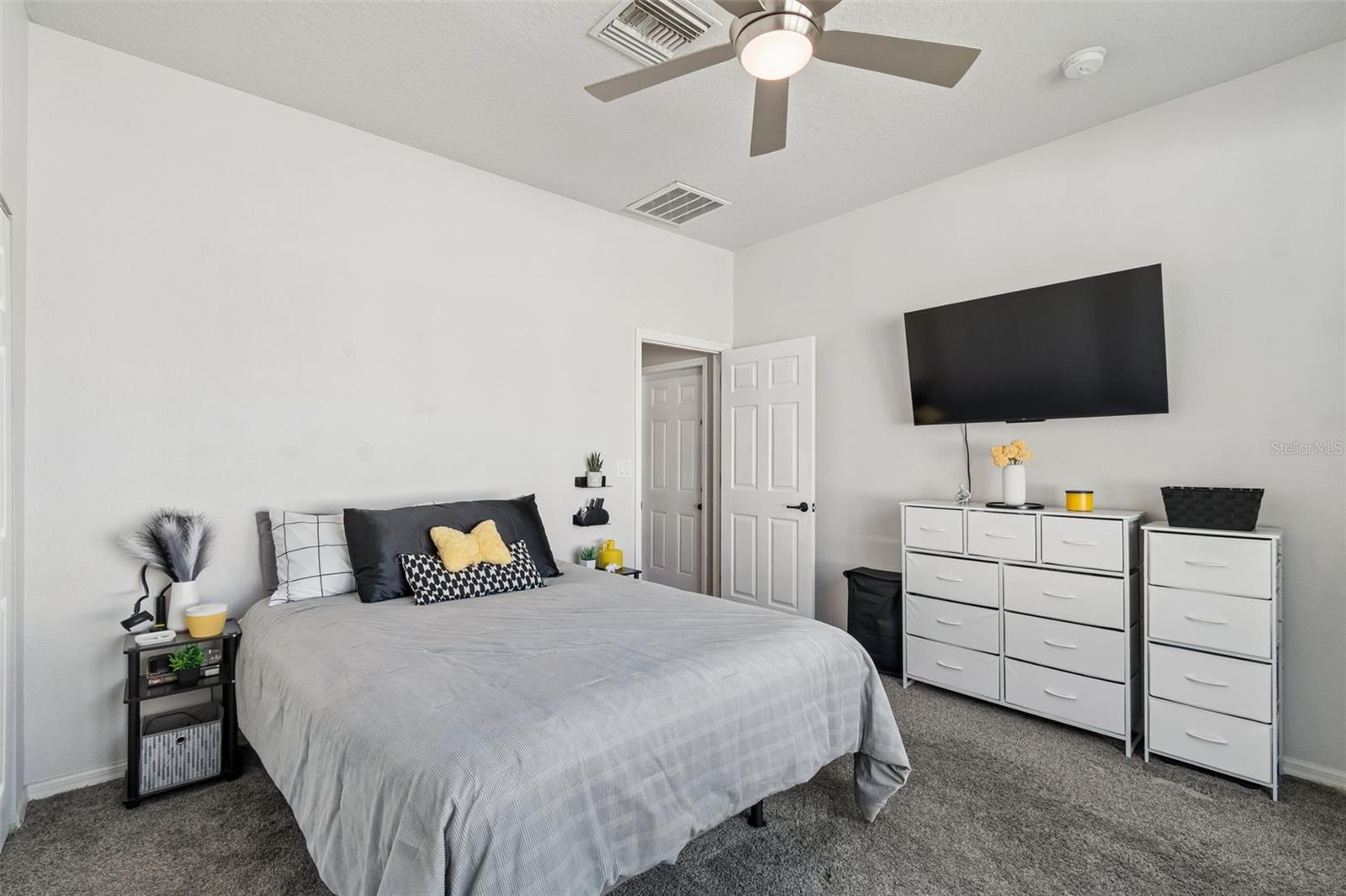 RIVERCHASE - Residential