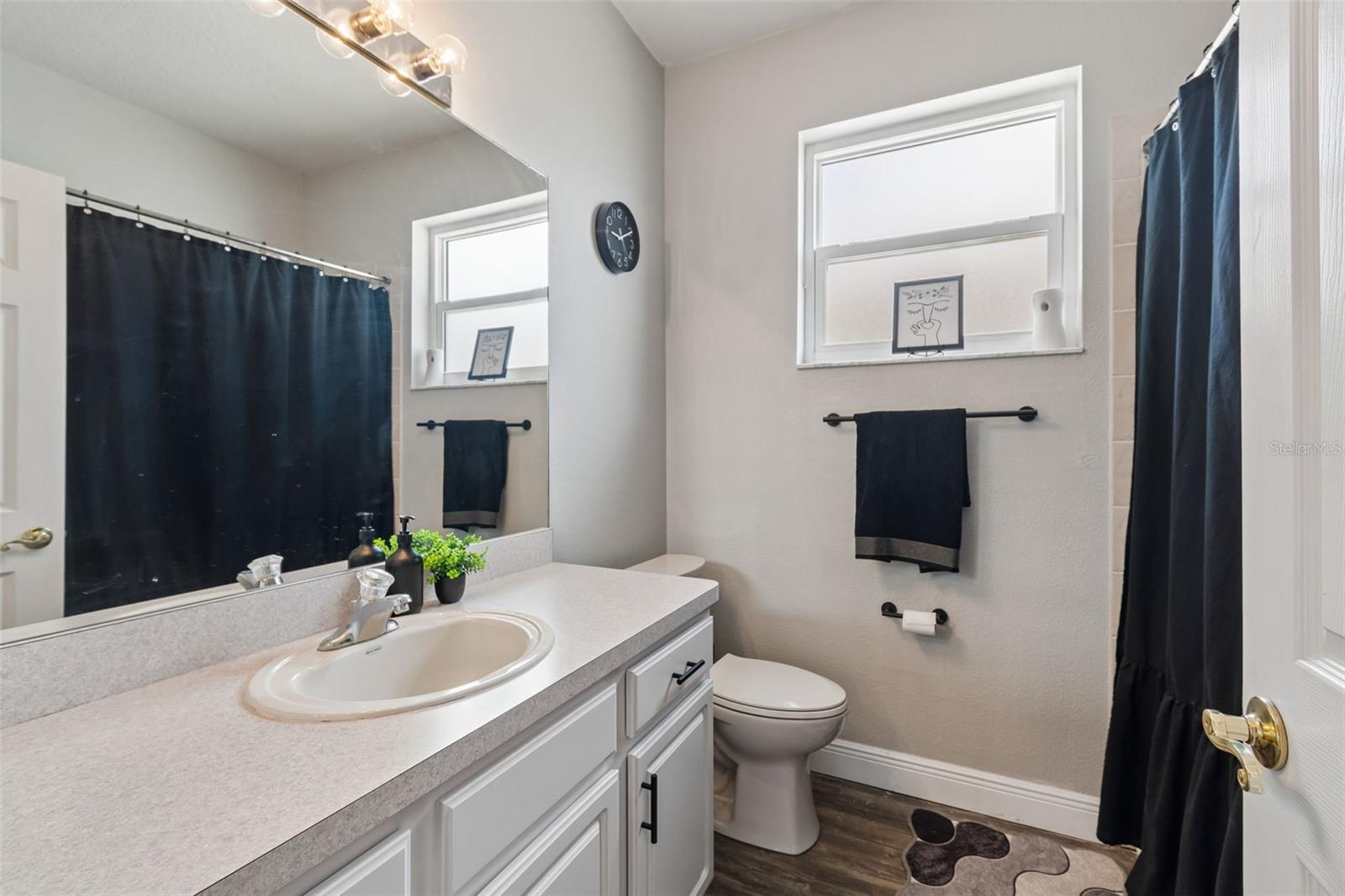 RIVERCHASE - Residential