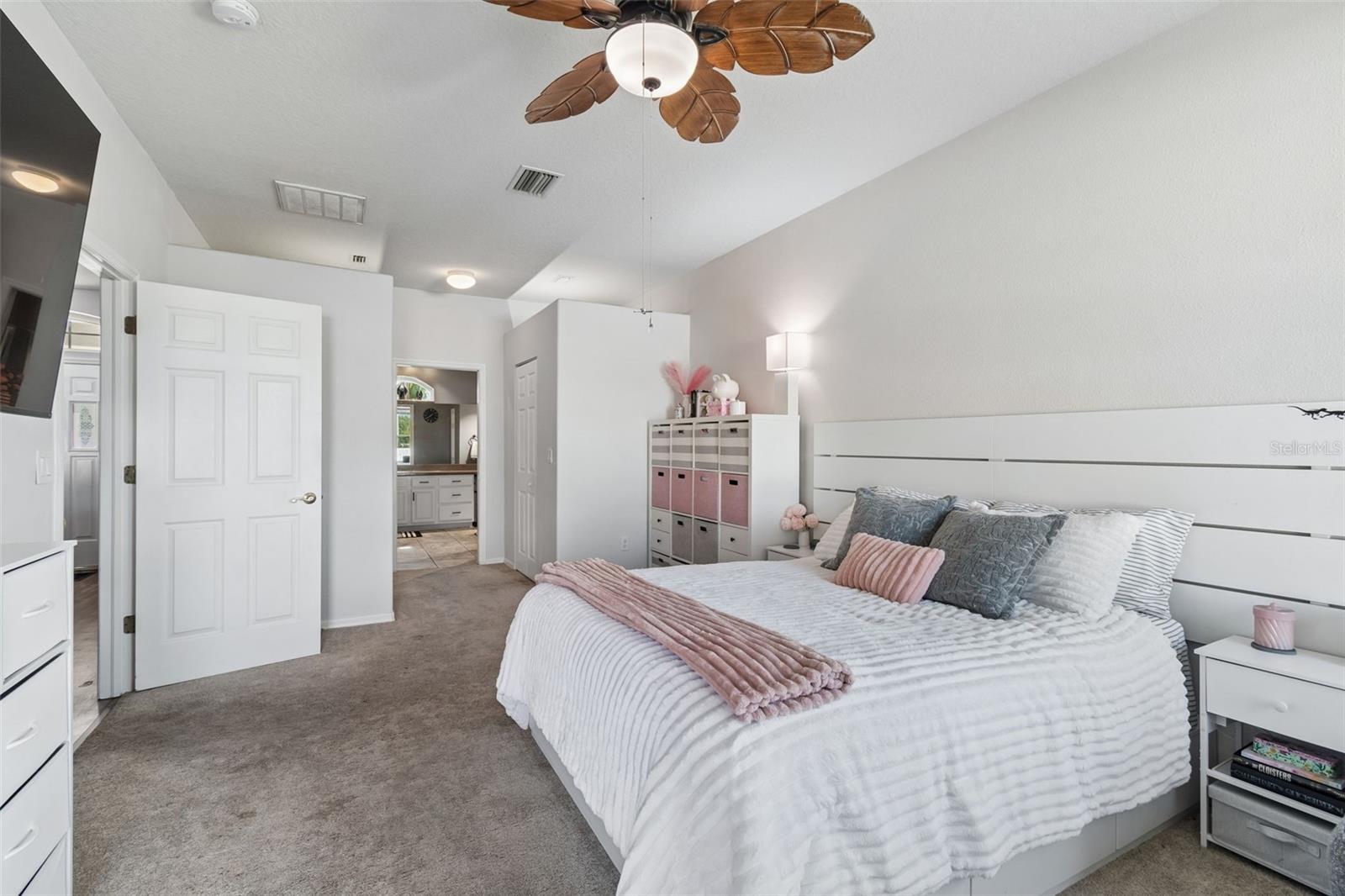 RIVERCHASE - Residential