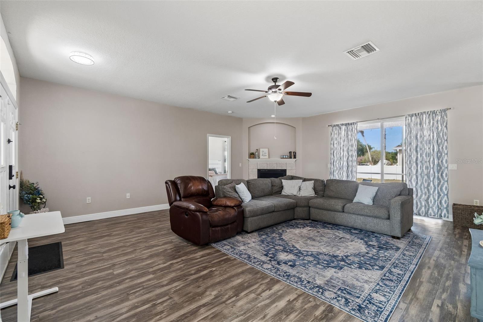 RIVERCHASE - Residential