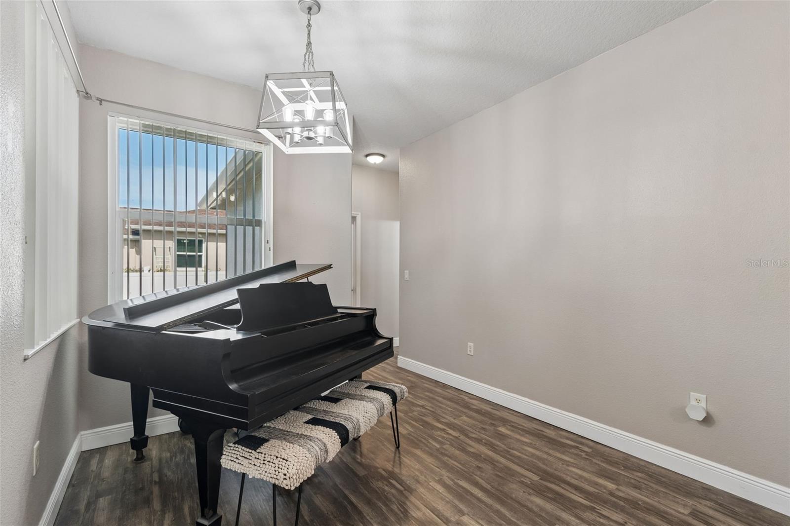 RIVERCHASE - Residential
