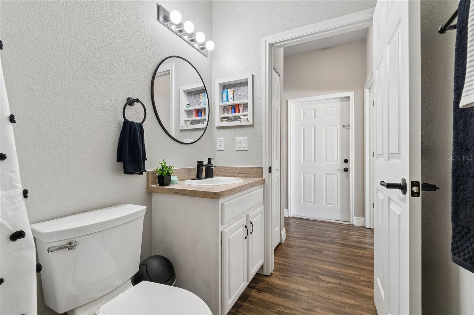 RIVERCHASE - Residential
