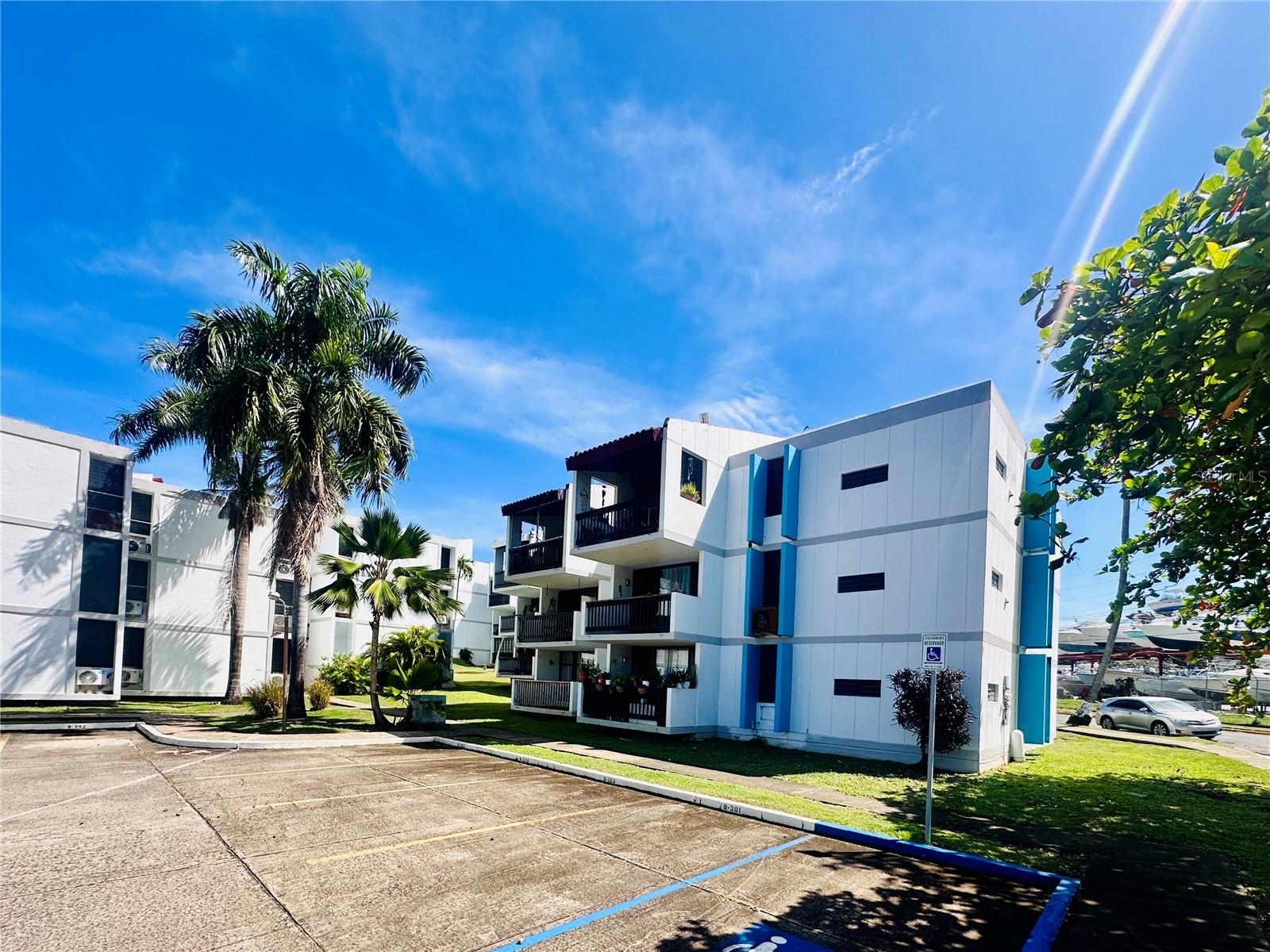 COND. VILLA MARINA - Residential