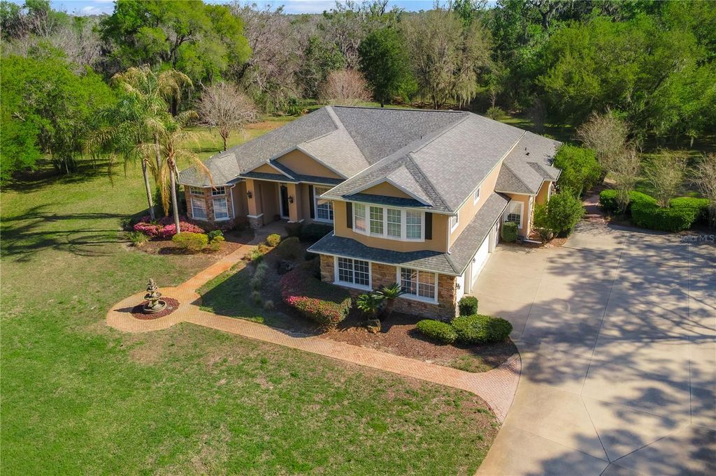 Photo of 6826 Silver Charm Court, Leesburg, FL 34748 (MLS # G5109401)
