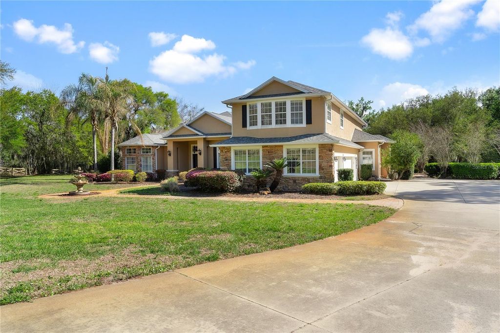 Photo of 6826 Silver Charm Court, Leesburg, FL 34748 (MLS # G5109401)