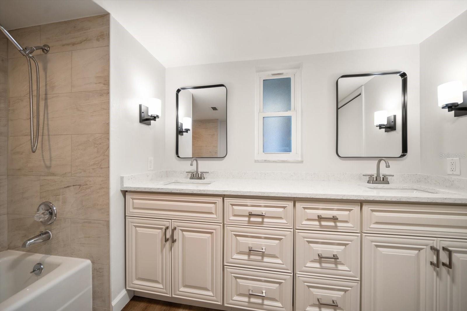 BAYWAY ISLES POINT BRITTANY FOUR - Residential