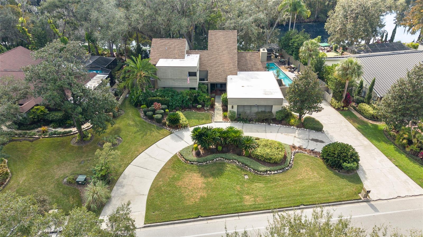 1221 N RIVERHILLS DRIVE