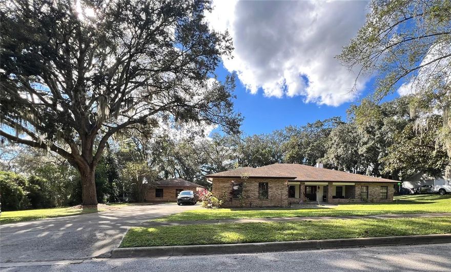 Seize a rare opportunity with this spacious 3-bedroom, 3-bathroom single family home located in one of Orlando’s desirable large-lot neighborhoods with easy access to major roads and amenities, making commuting and errands convenient. Come check out this beautiful home.