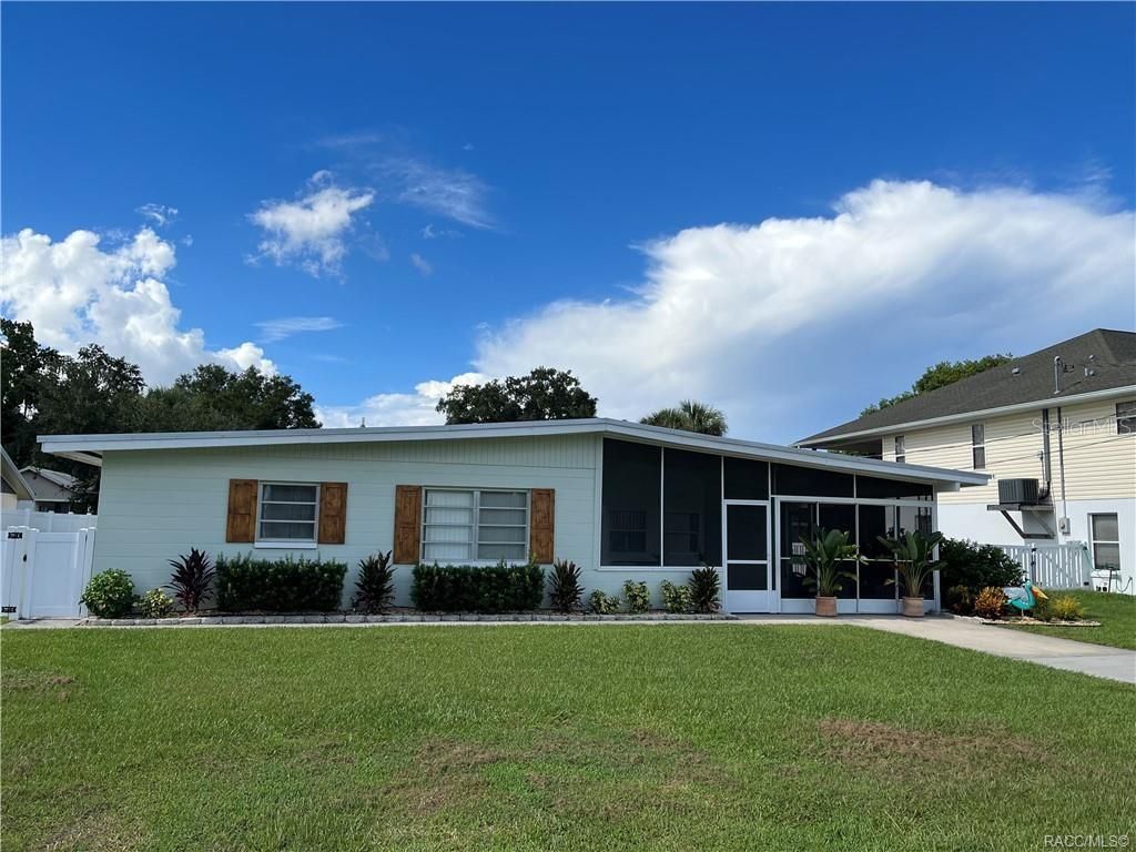 Photo of 1920 NW 18th Street, Crystal River, FL 34428 (MLS # OM710568)