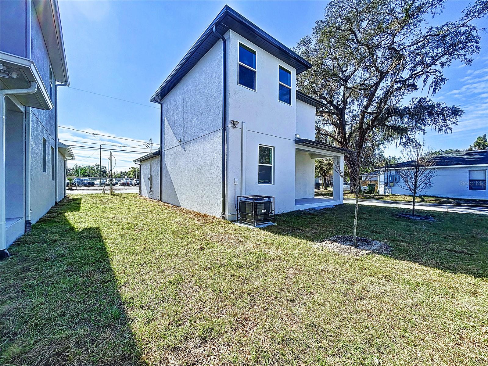 2404 E CHELSEA