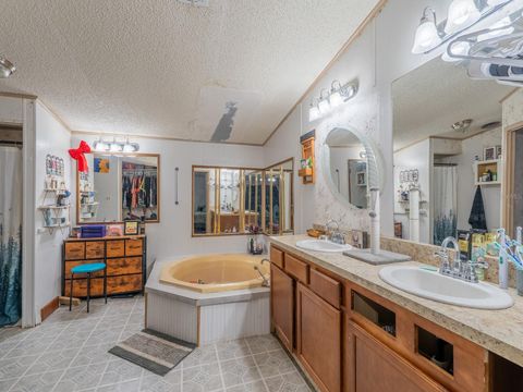 Tiny photo for 4521 NE 28th Avenue, Ocala, FL 34479 (MLS # OM723261)