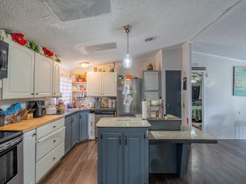 Tiny photo for 4521 NE 28th Avenue, Ocala, FL 34479 (MLS # OM723261)