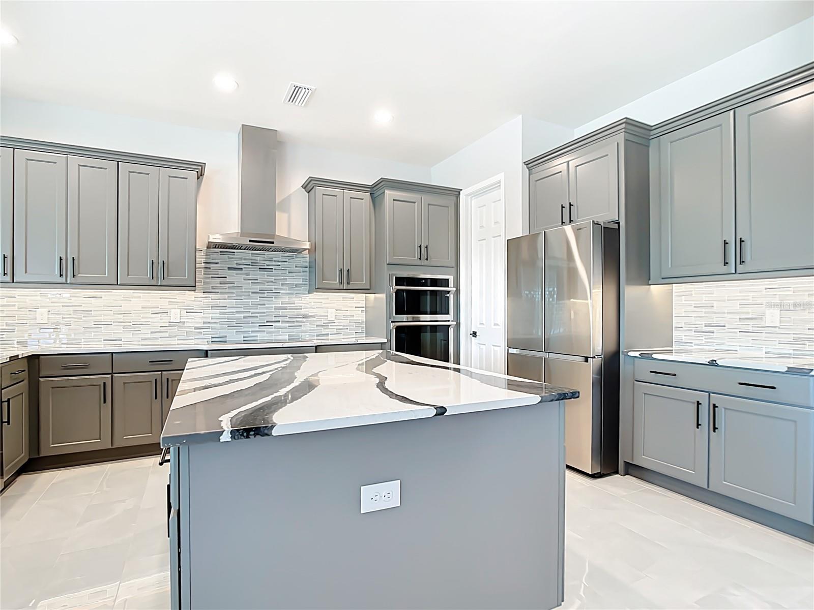 HAMPTON LAKES - Residential