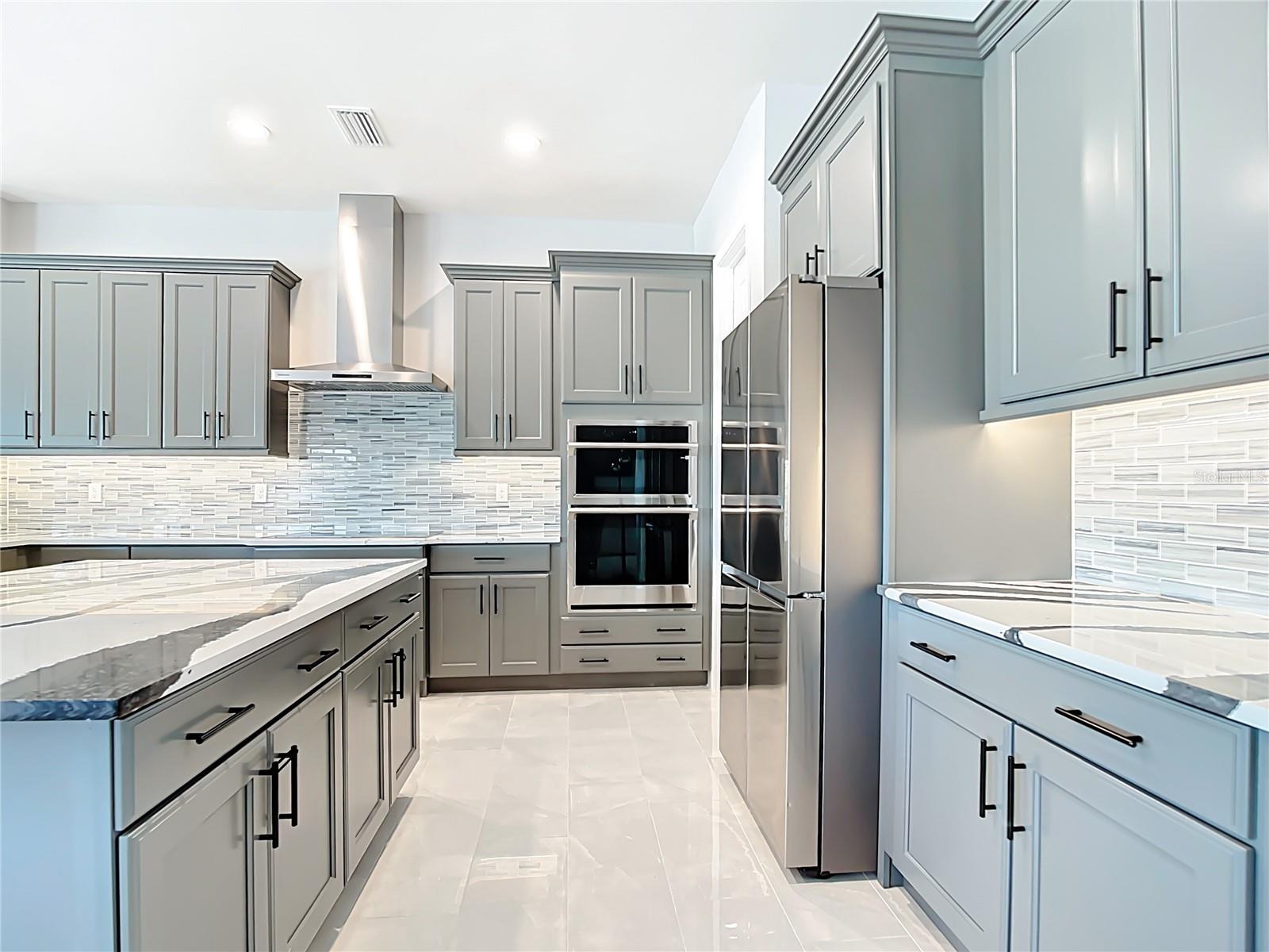 HAMPTON LAKES - Residential