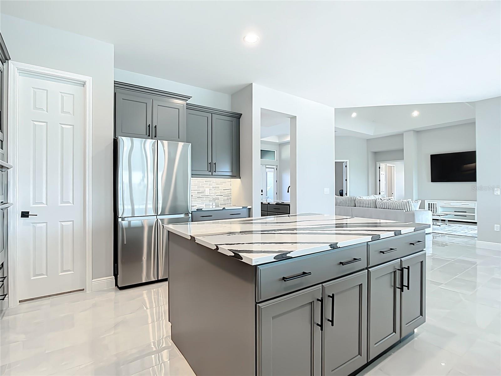 HAMPTON LAKES - Residential