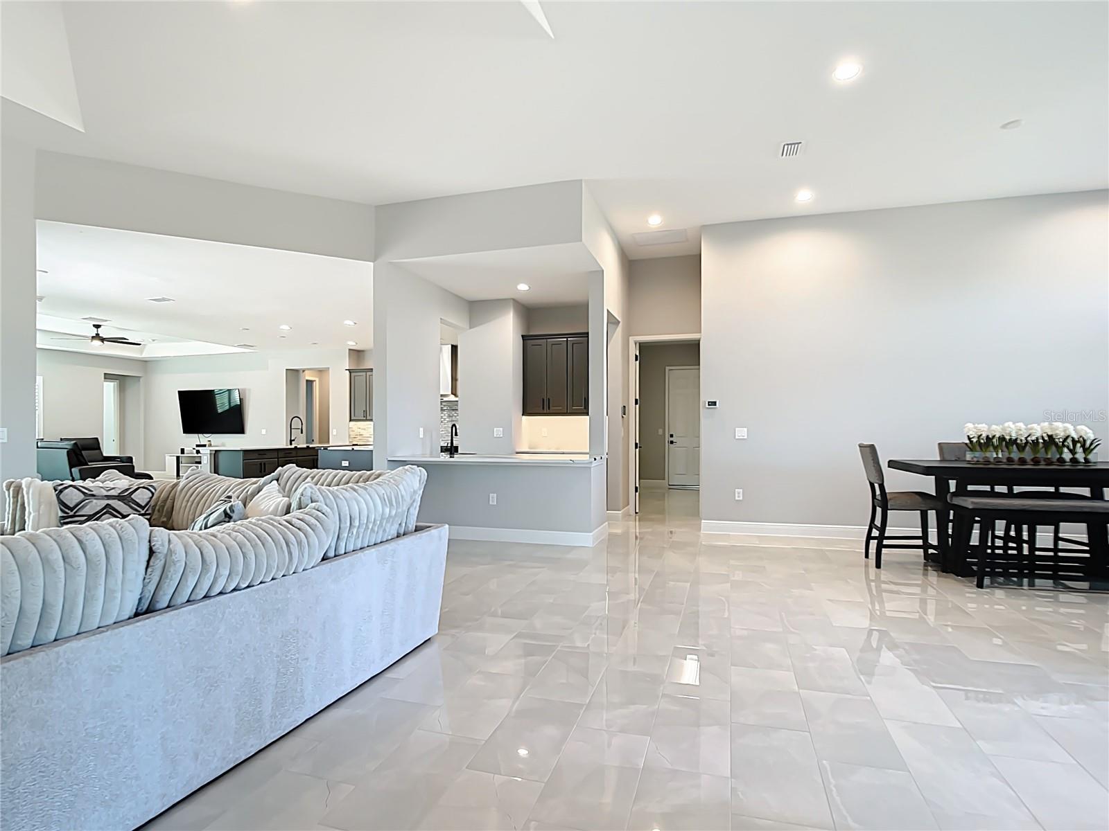 HAMPTON LAKES - Residential