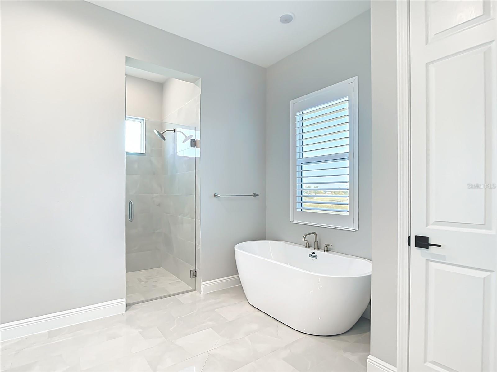 HAMPTON LAKES - Residential