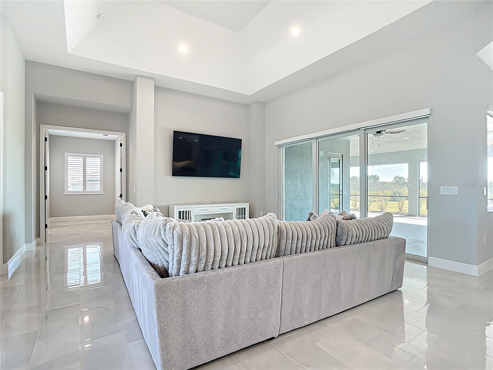 HAMPTON LAKES - Residential