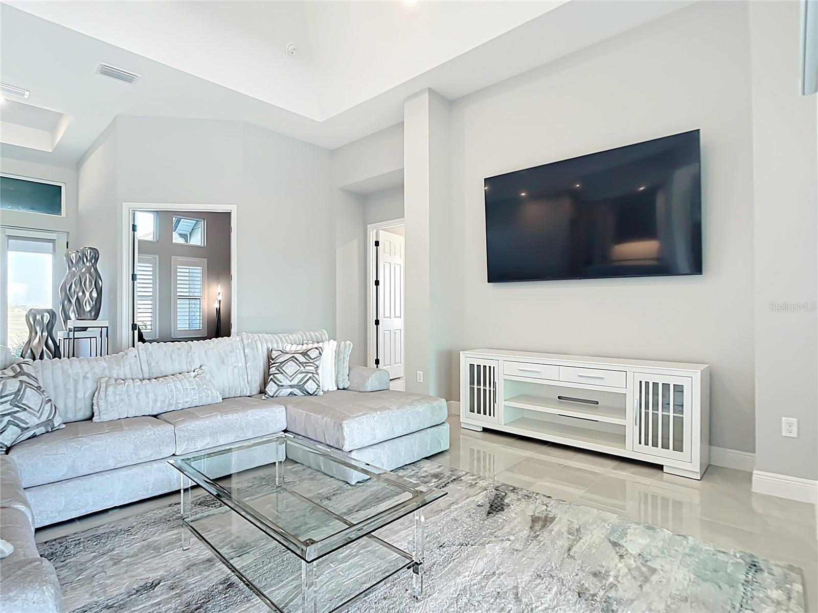 HAMPTON LAKES - Residential