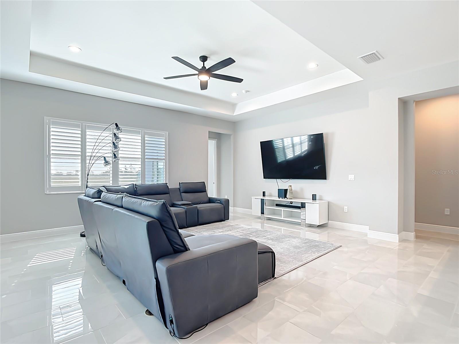 HAMPTON LAKES - Residential