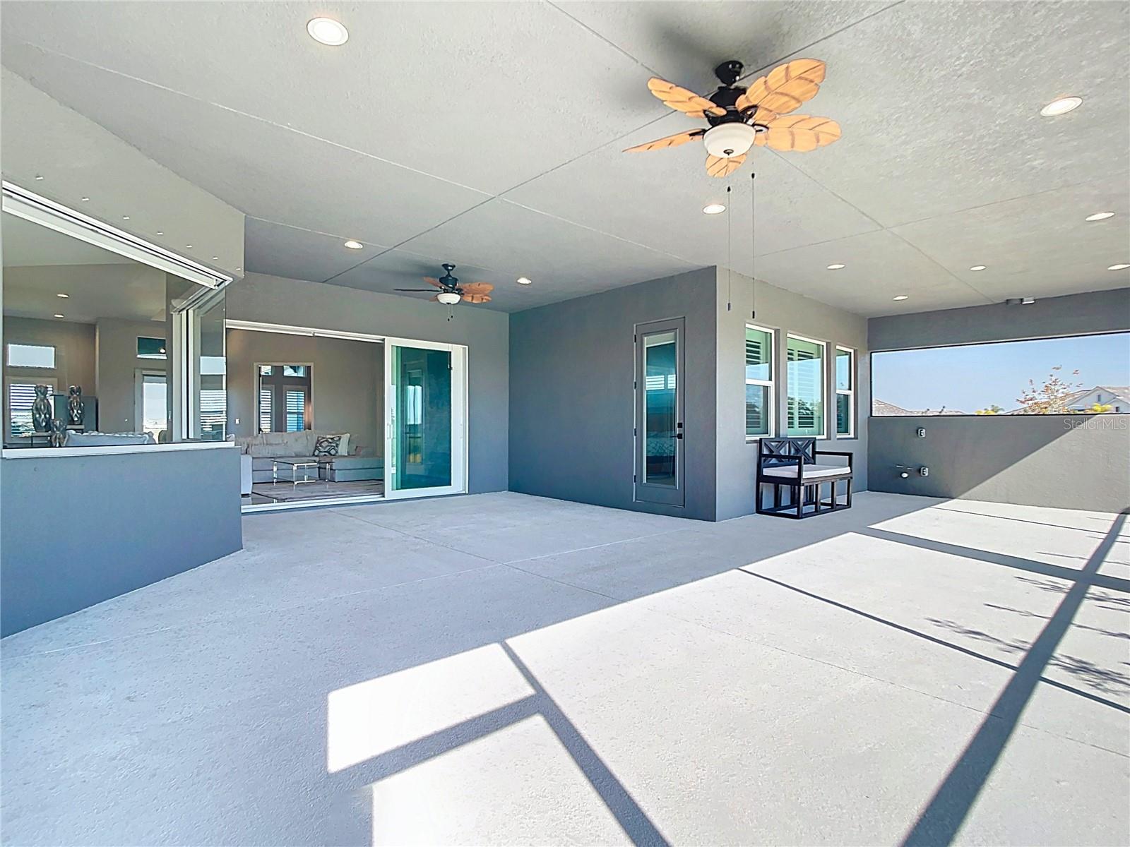 HAMPTON LAKES - Residential