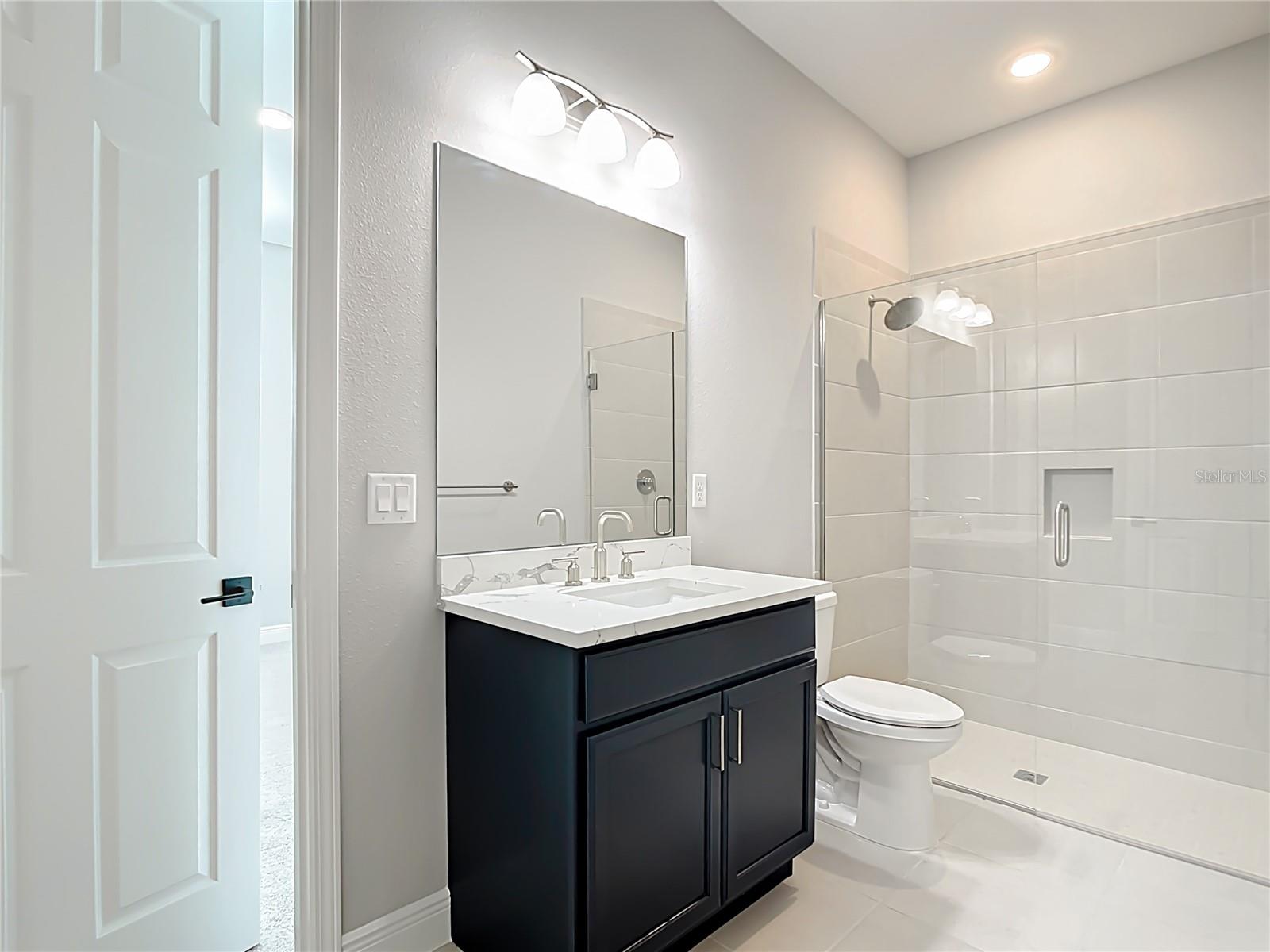 HAMPTON LAKES - Residential