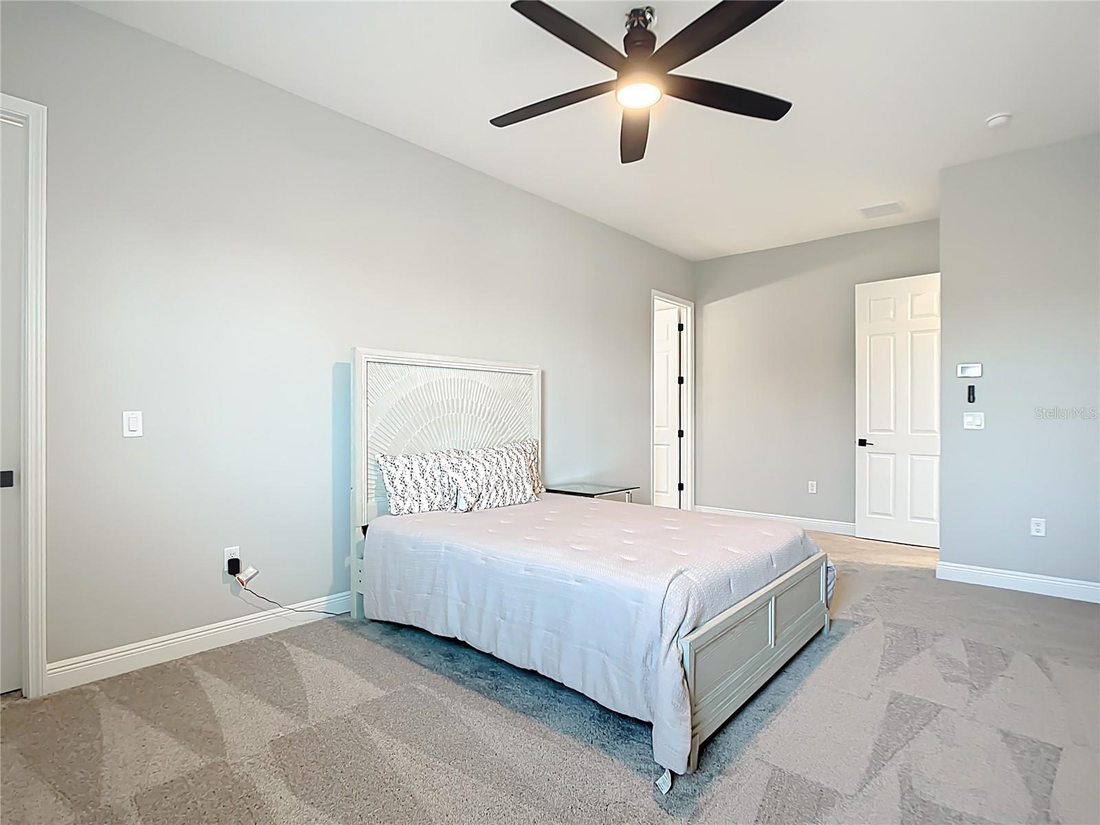 HAMPTON LAKES - Residential