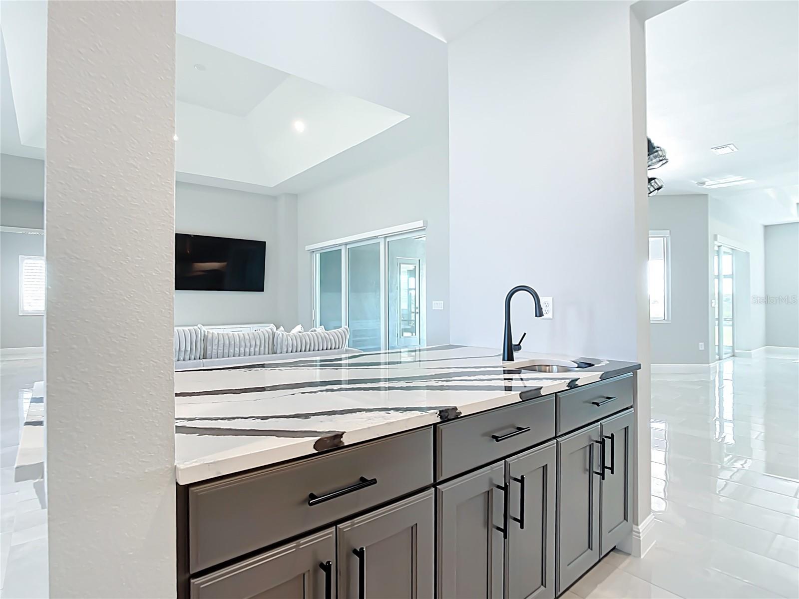 HAMPTON LAKES - Residential