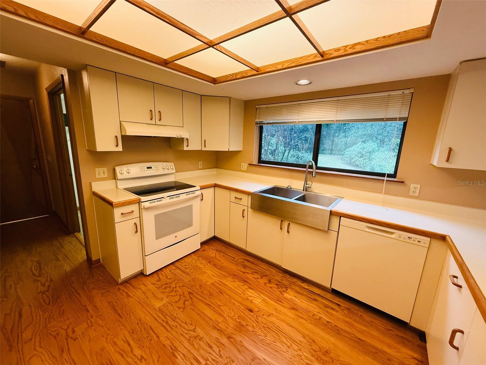 ROYAL GARDENS PH I - Residential