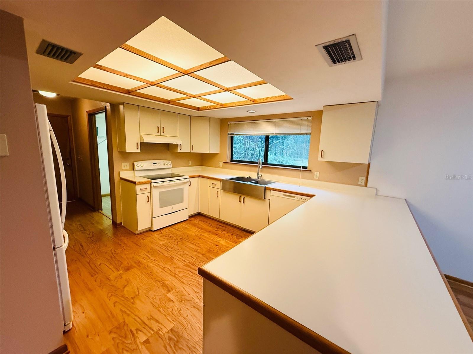 ROYAL GARDENS PH I - Residential