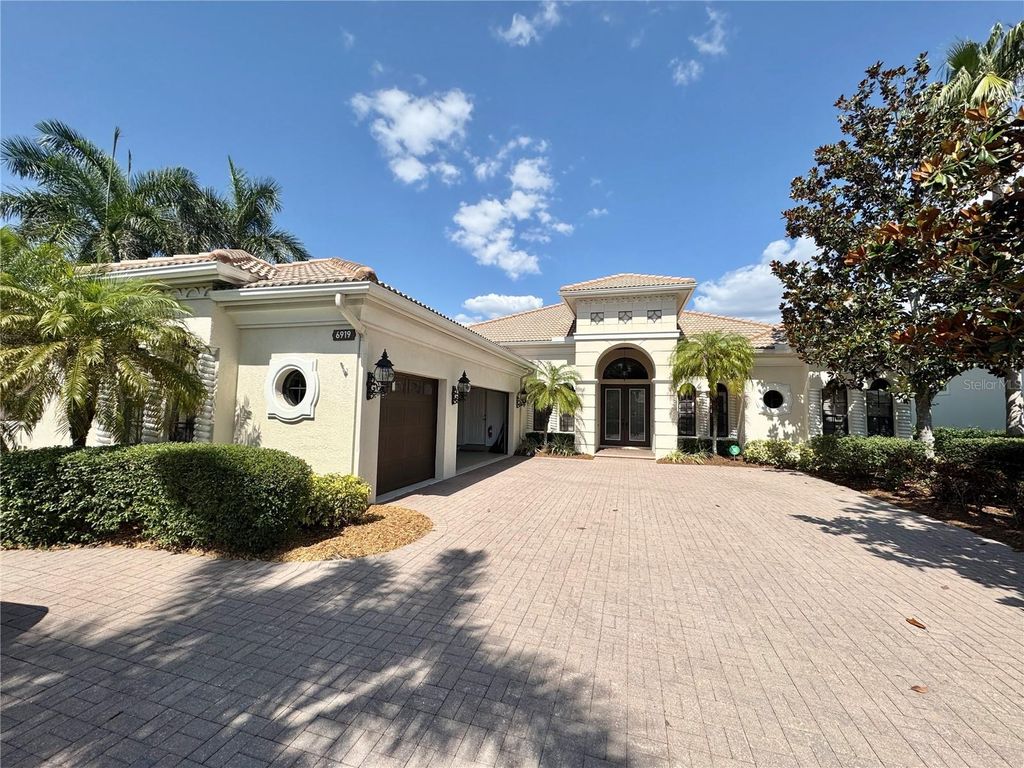 Photo of 6919 Dominion Lane, Lakewood Ranch, FL 34202 (MLS # A4696974)