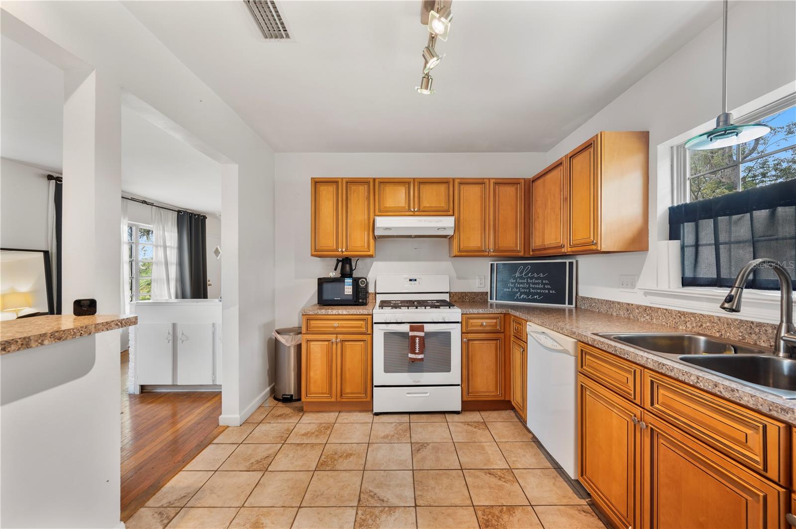 DIXIELAND REV - Residential