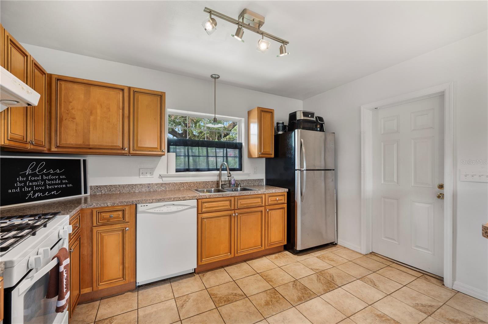 DIXIELAND REV - Residential