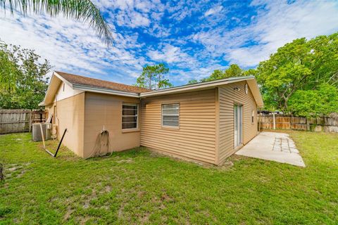 A home in LAKELAND