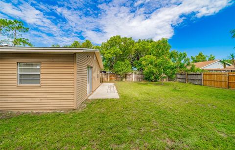 A home in LAKELAND