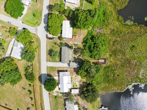 A home in WINTER HAVEN