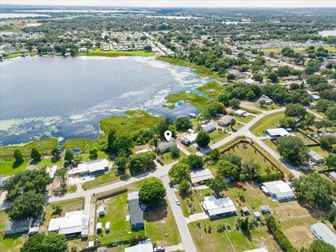 A home in WINTER HAVEN