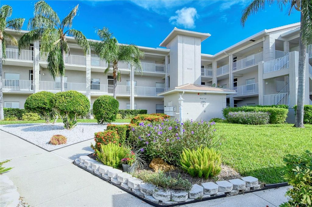 Photo of 9630 Club South Circle #6209, Sarasota, FL 34238 (MLS # A4648230)