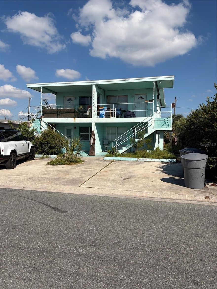 Newly remodeled 1 bed/ 1 bath 2 blocks from beach on Isle of Palms. New appliances, kitchen, flooring and painting.