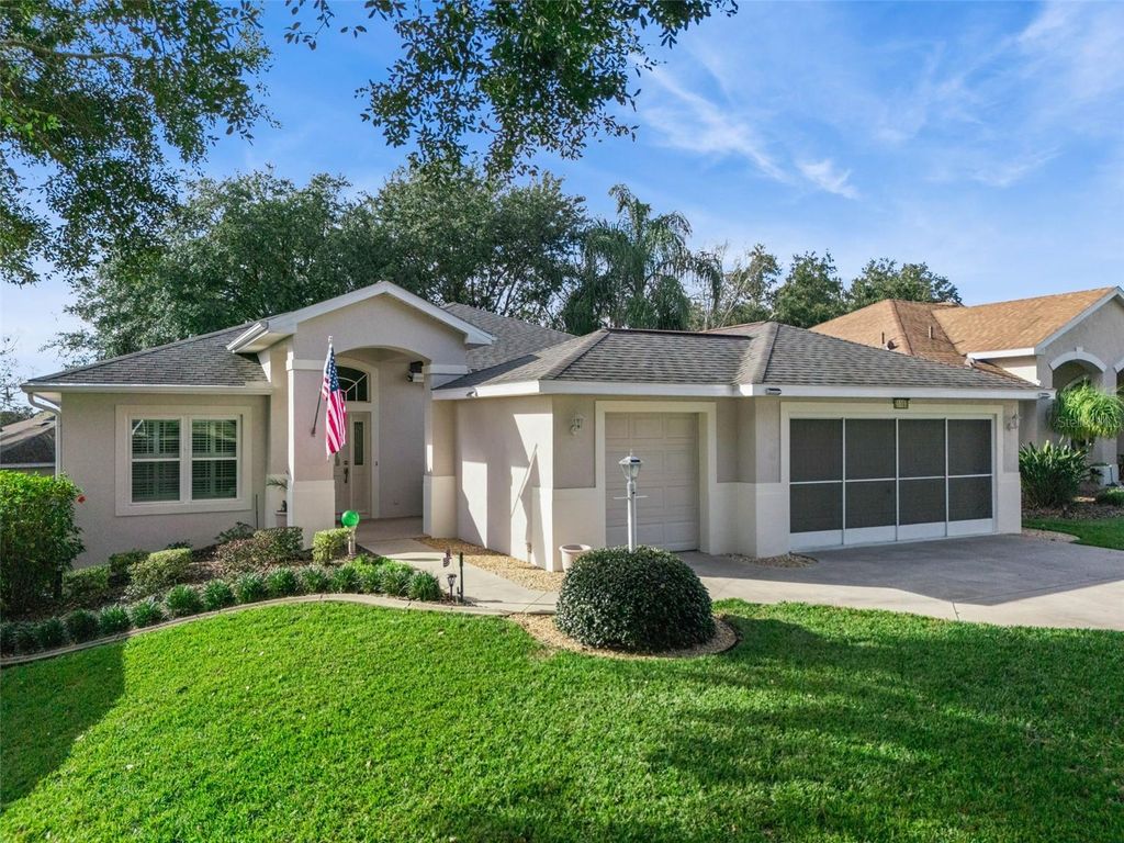 Photo of 21103 Lionheart Drive, Leesburg, FL 34748 (MLS # G5106236)