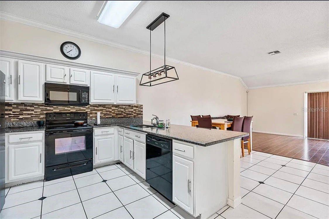 ERIC ESTATES - Residential Lease