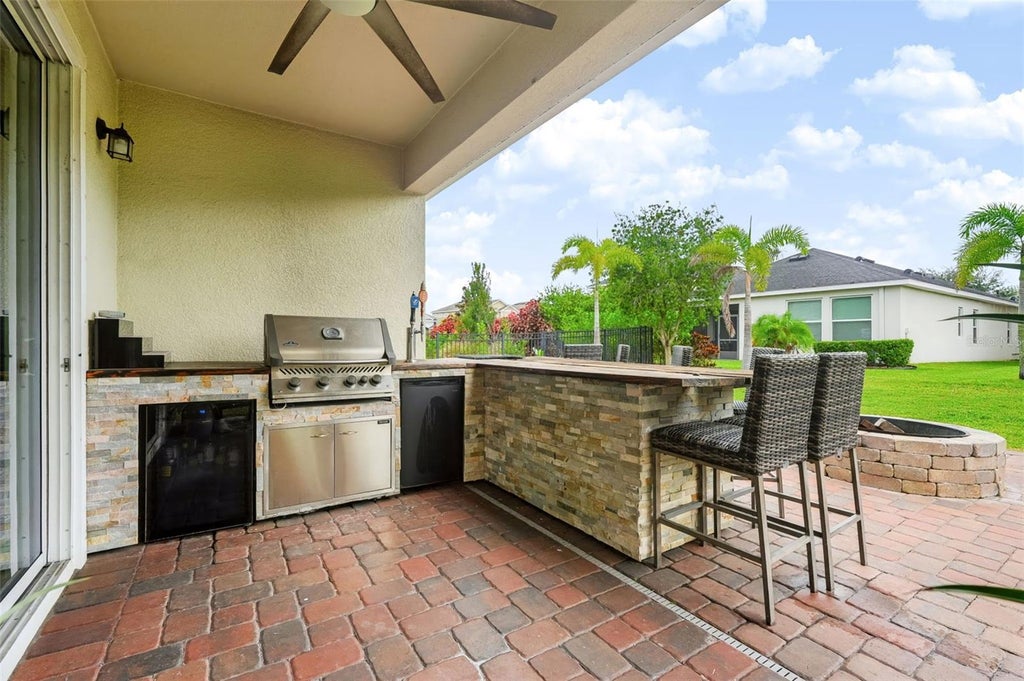 Photo of 6118 Voyagers Place, Apollo Beach, FL 33572 (MLS # TB8555759)