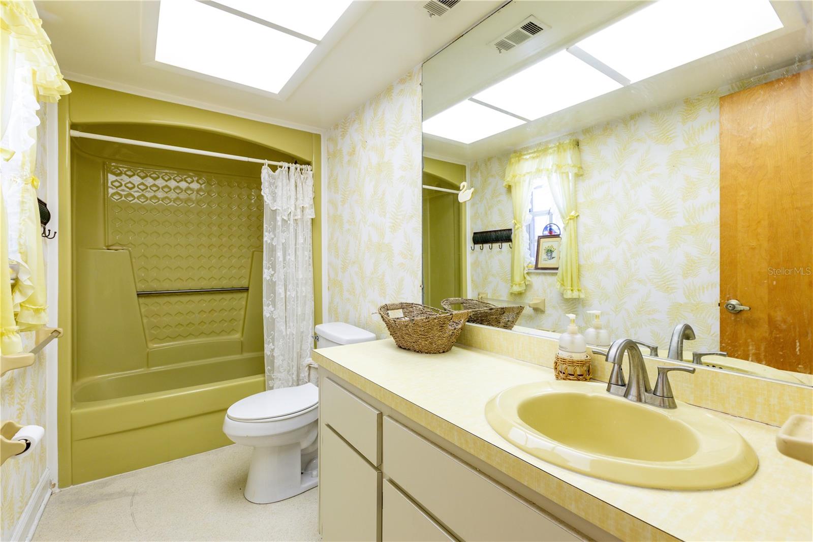 DONNA VISTA - Residential