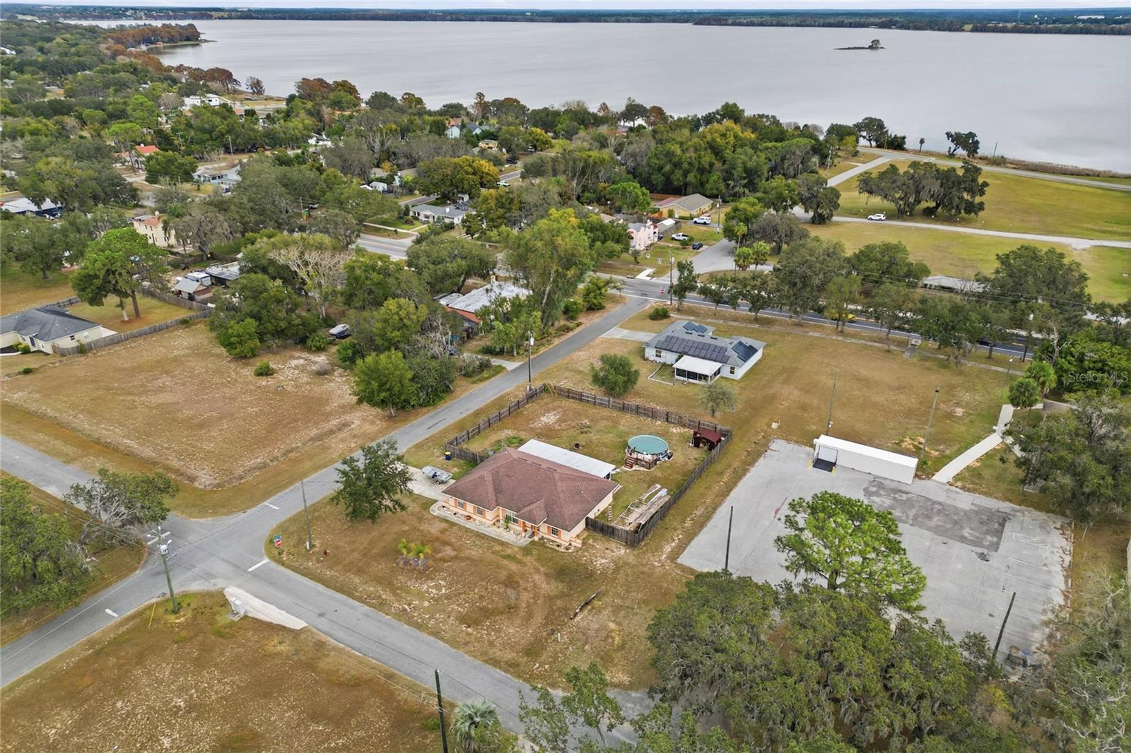 HOWEY PALM GARDENS - Residential