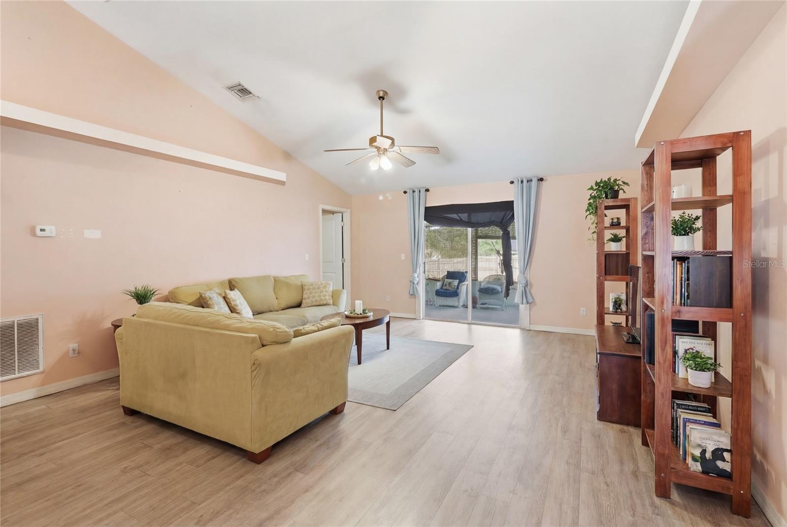 HOWEY PALM GARDENS - Residential