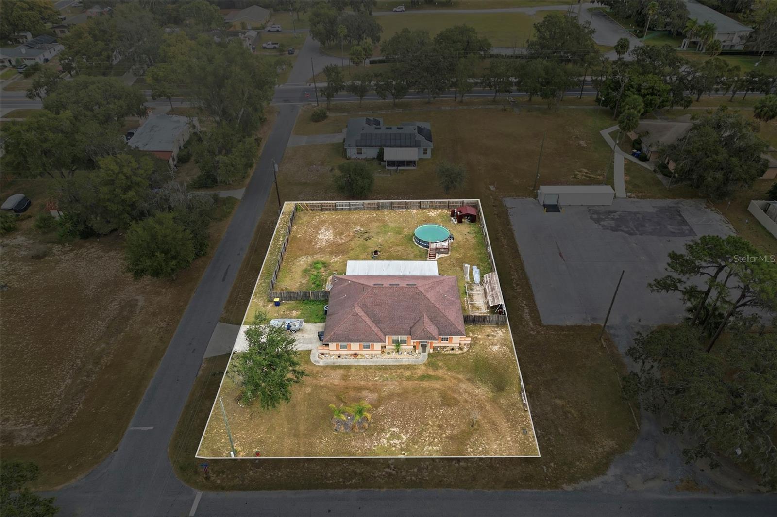 HOWEY PALM GARDENS - Residential