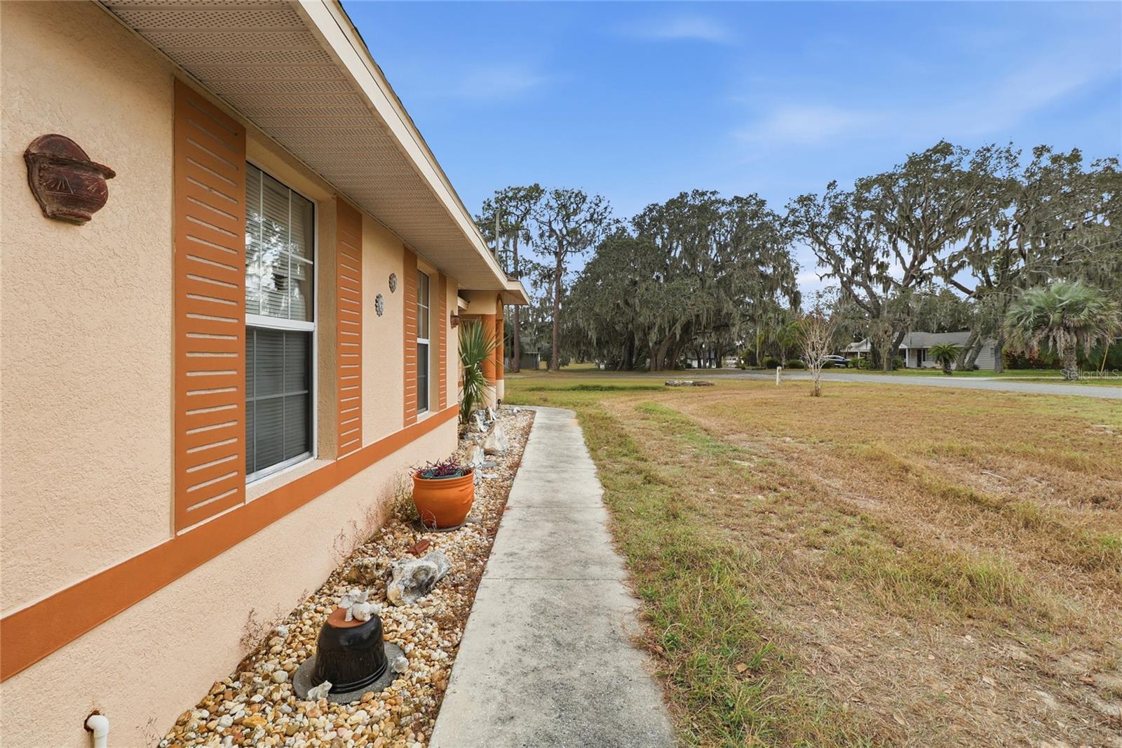 HOWEY PALM GARDENS - Residential