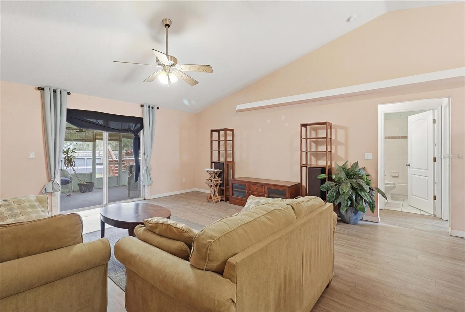 HOWEY PALM GARDENS - Residential