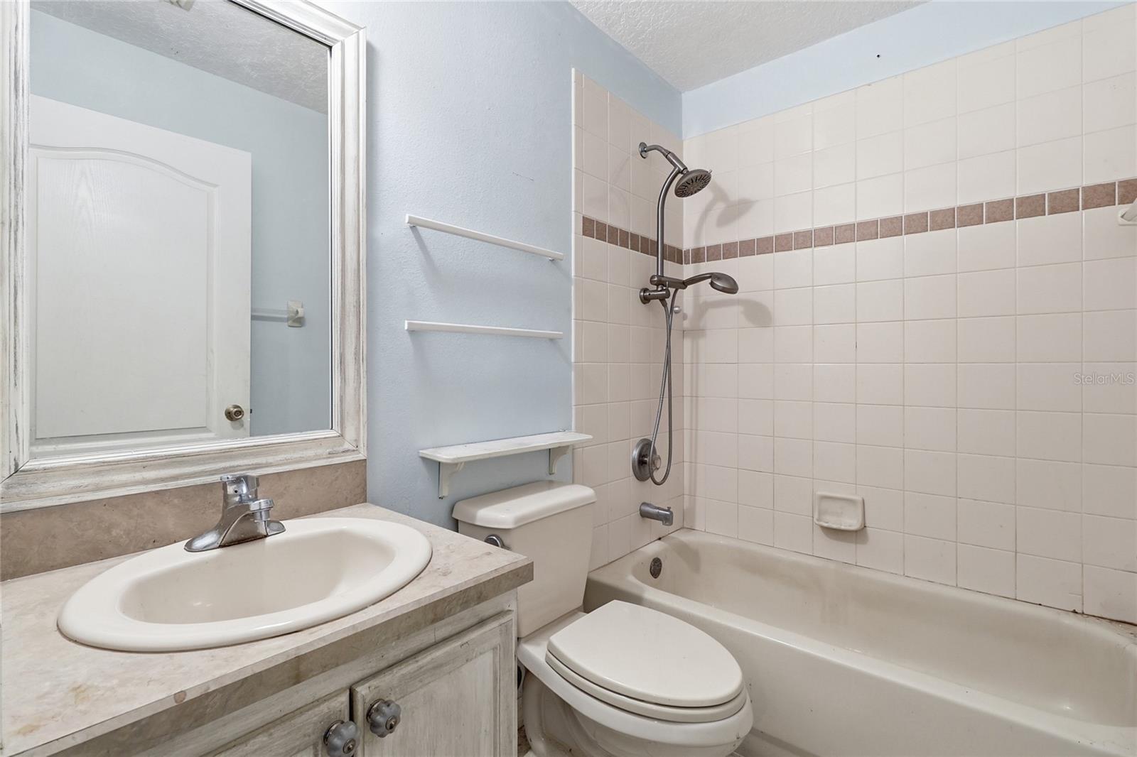 HOWEY PALM GARDENS - Residential